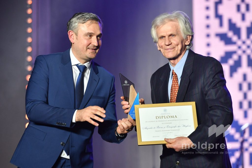 Cristian Jardan, ministrul Culturii (stânga) și Vasile Iucal (dreapta)